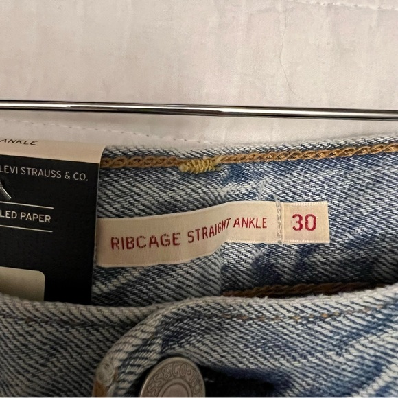 NWT Levi’s 501 Light Wash Ribcage Cropped Ankle Jeans - Picture 11 of 12